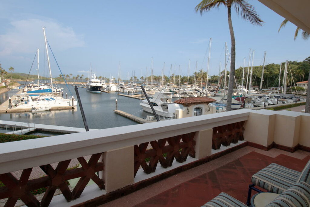 Suite de la Marina Grand Isla Navidad Resort